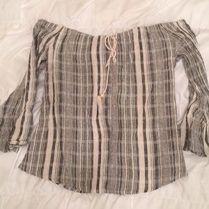 ⭐️Jella C. Off the shoulder bell sleeve top